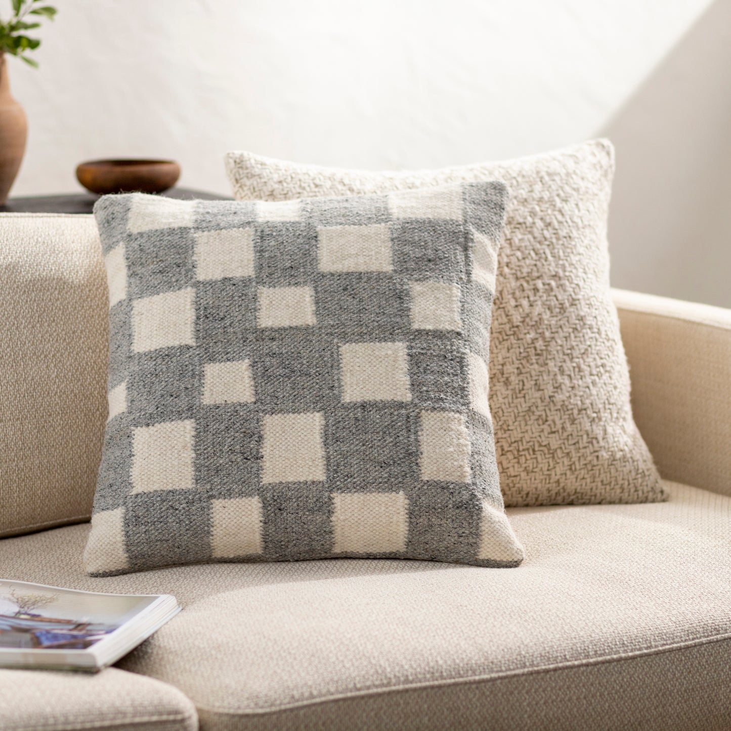 JACINTA 2 PILLOW 22X22