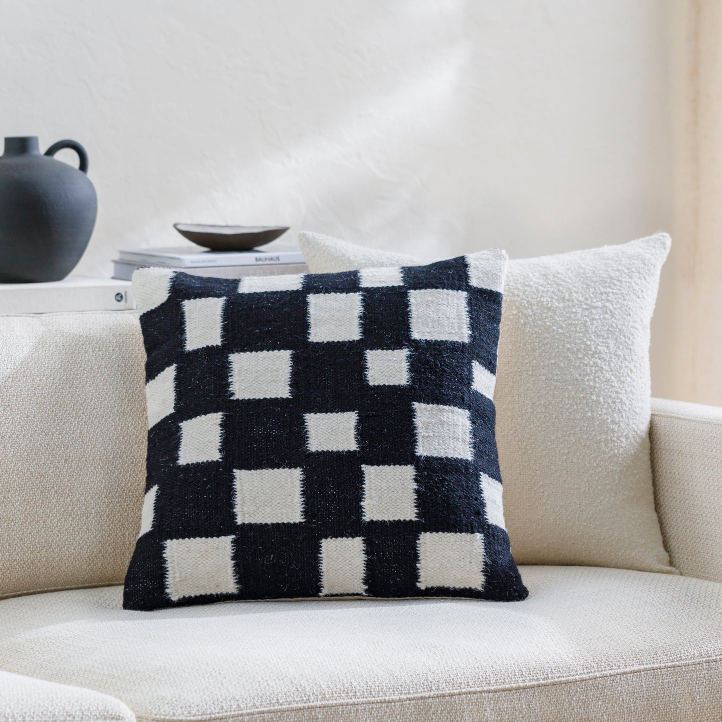 JACINTA PILLOW 22x22